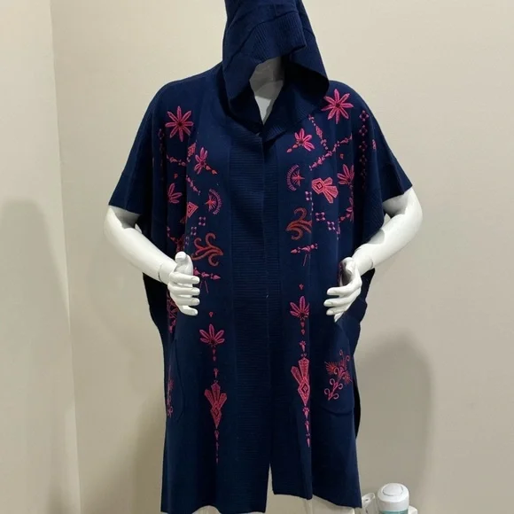 JOHNNY WAS
EMBROIDERED WOOL & CASHMERE
THE CLASSIC CAPE - Picture 6 of 15